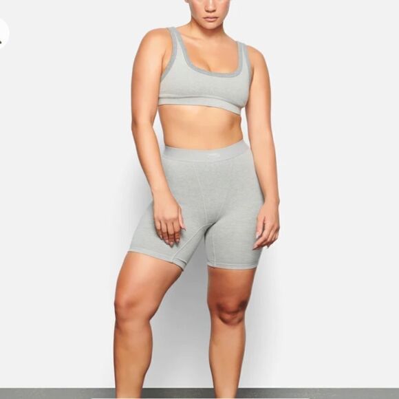 Skims Outdoor Basics Heather Gray Biker Shorts - Picture 1 of 7